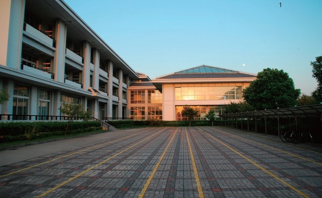 日本文化经济学院